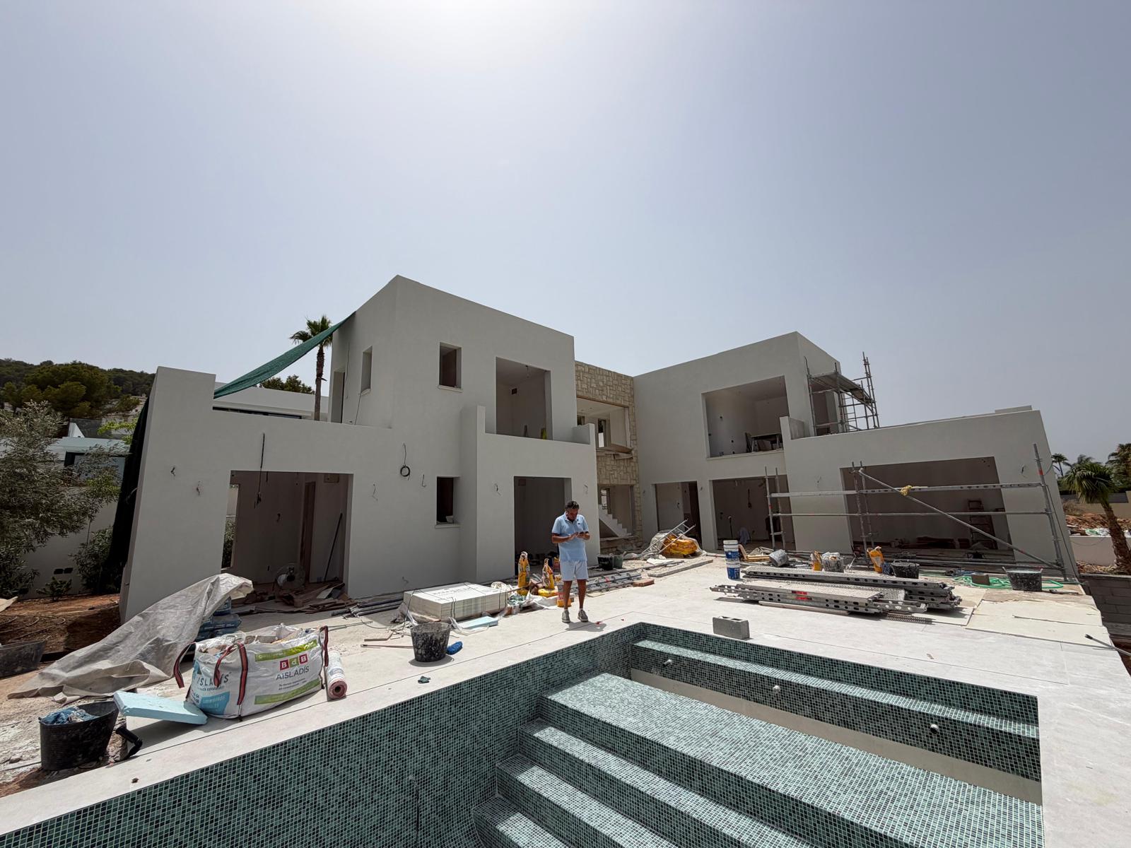 Villa en Jávea – Lista para entrar a vivir en septiembre – incluye jardín totalmente terminado y mobiliario de alta calidad